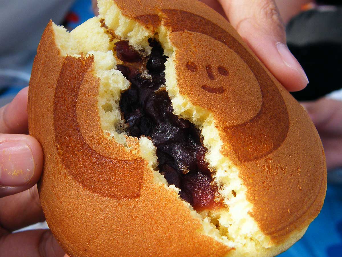 Ricetta del dorayaki: il dolce giapponese ripieno di marmellata di azuki -  Ikiya