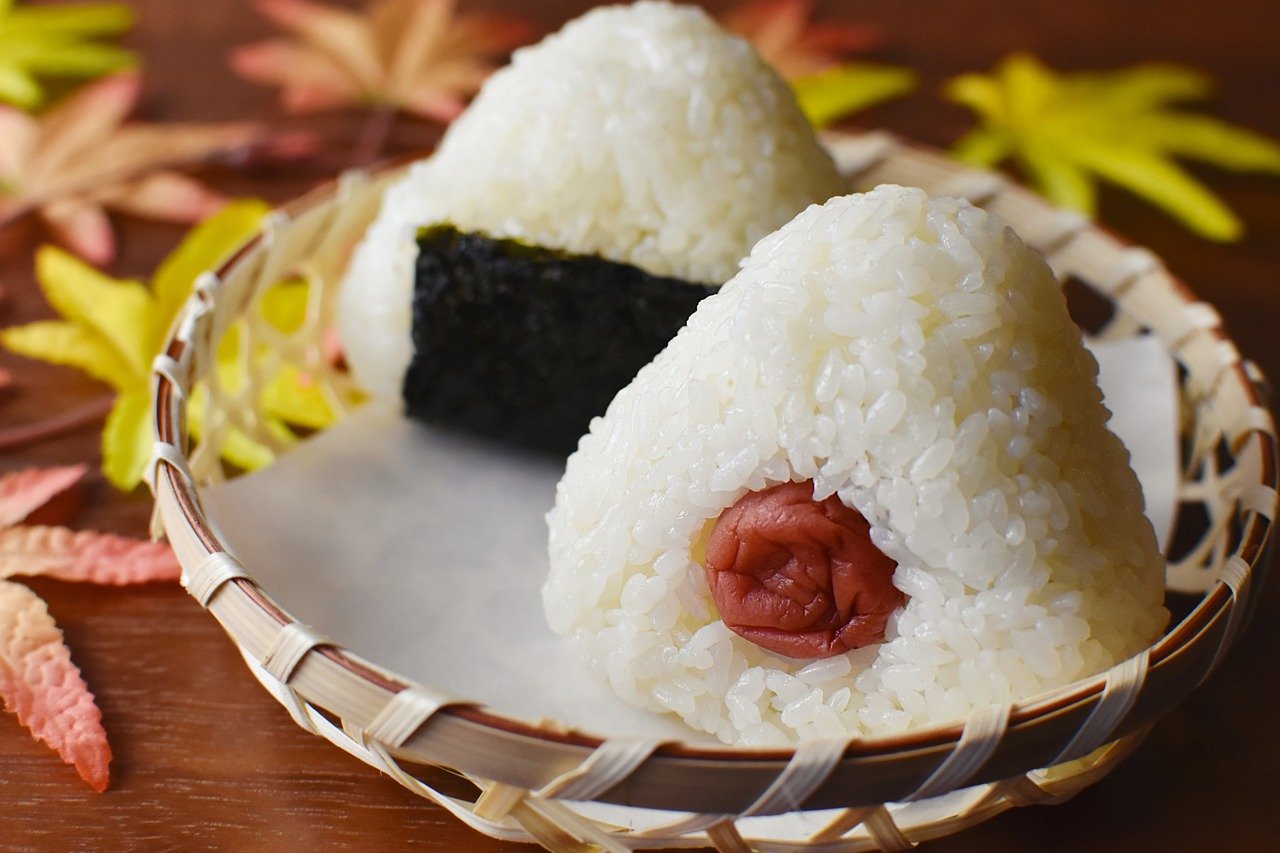 Onigiri, la ricetta delle polpette giapponesi di riso - Ikiya