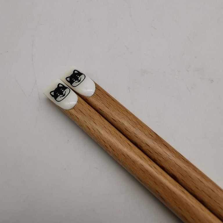Hashi, bacchette giapponesi color legno con cane