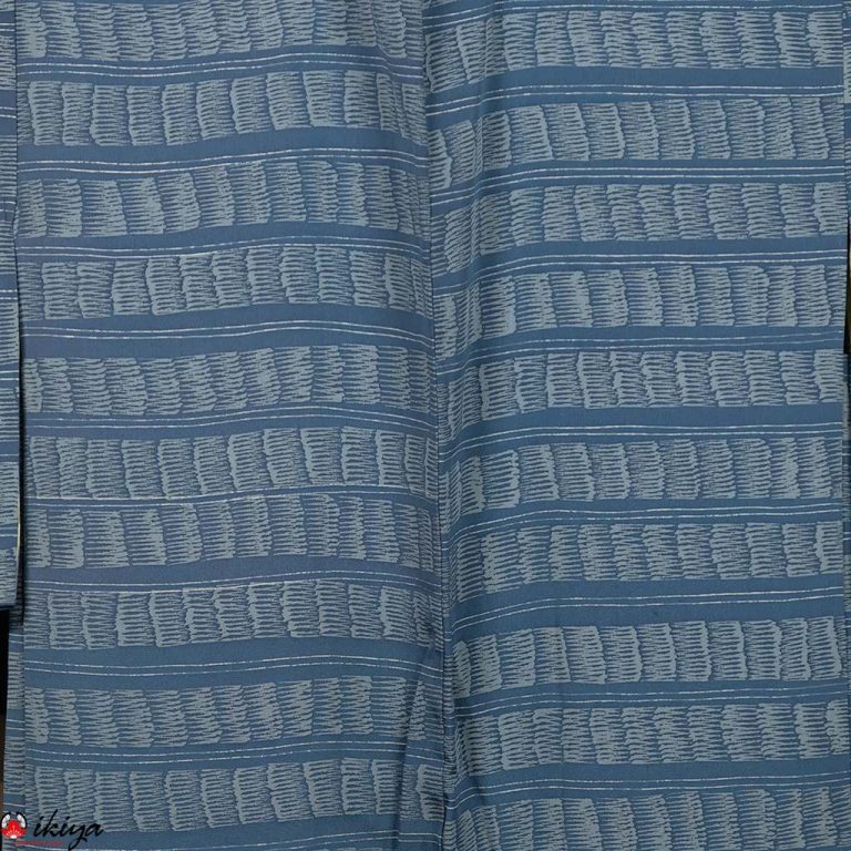 Haori da donna in seta blu con decorazione a fasce