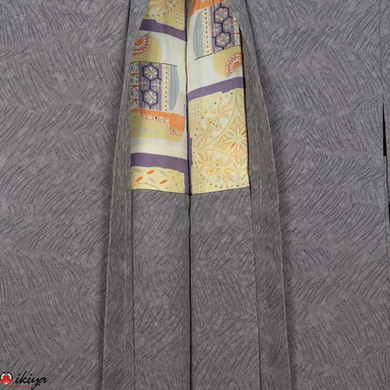 Haori da donna in seta grigia con fili d'erba