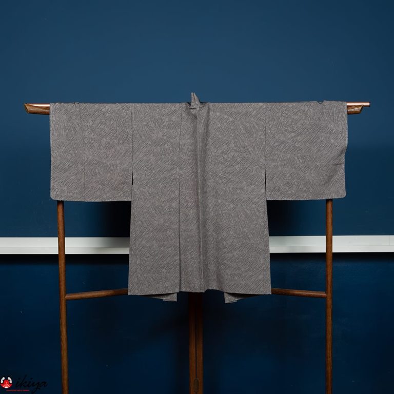 Haori da donna in seta grigia con fili d'erba