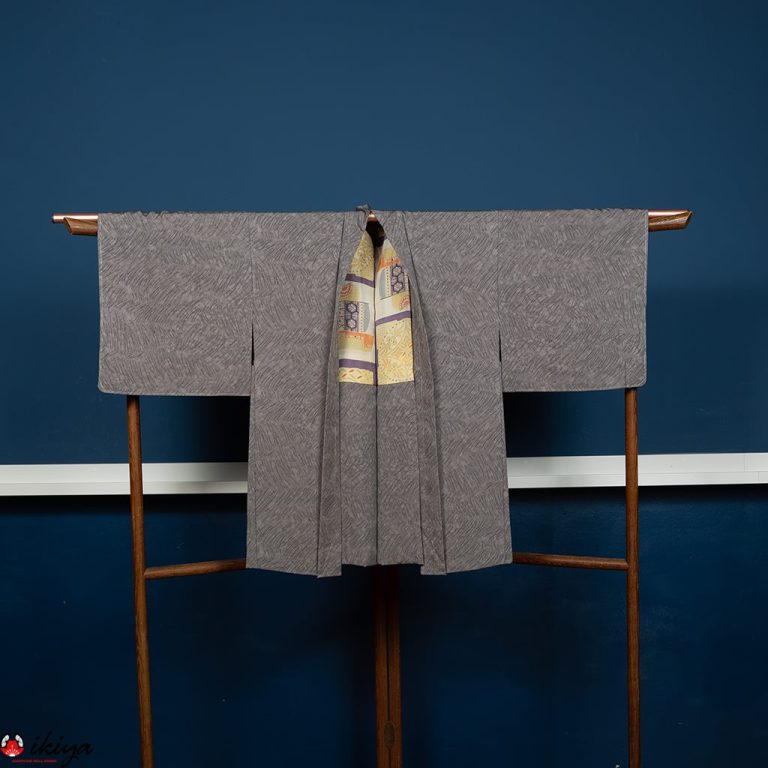 Haori da donna in seta grigia con fili d'erba