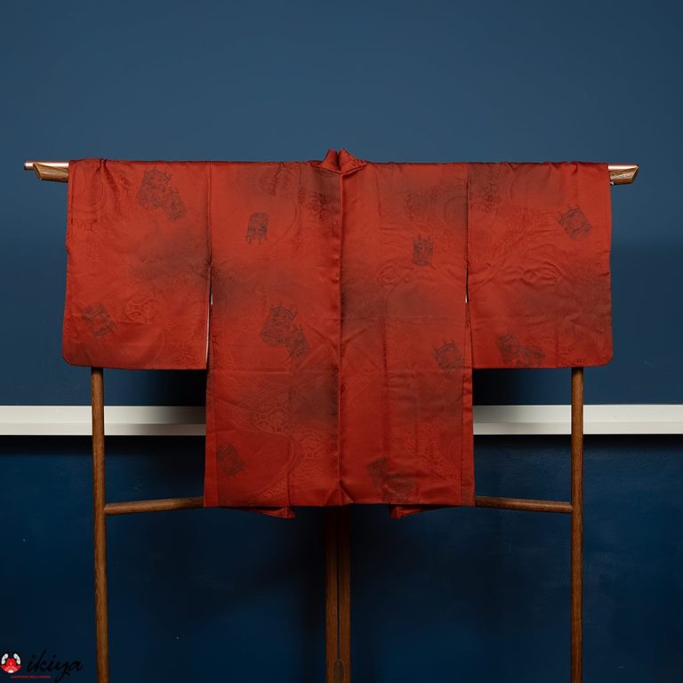 Haori da donna in seta "rinzu" rosso scuro con "kaioke"