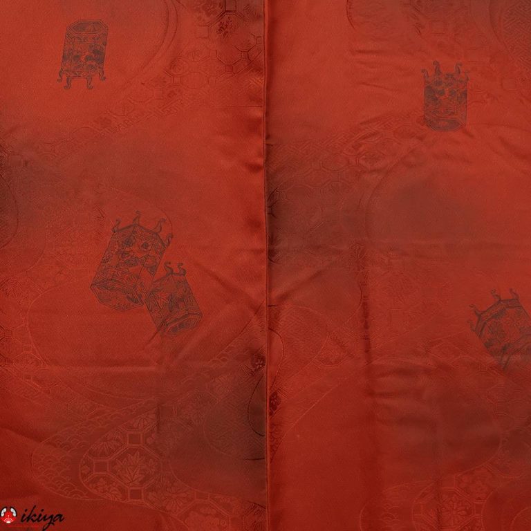 Haori da donna in seta "rinzu" rosso scuro con "kaioke"