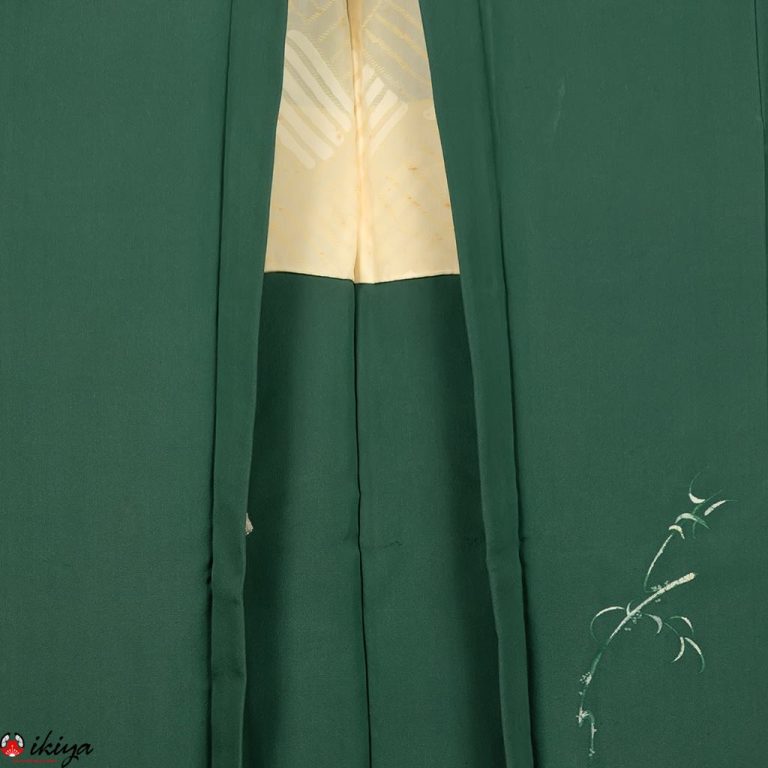 Haori da donna in seta "chirimen" verde con rami stilizzati