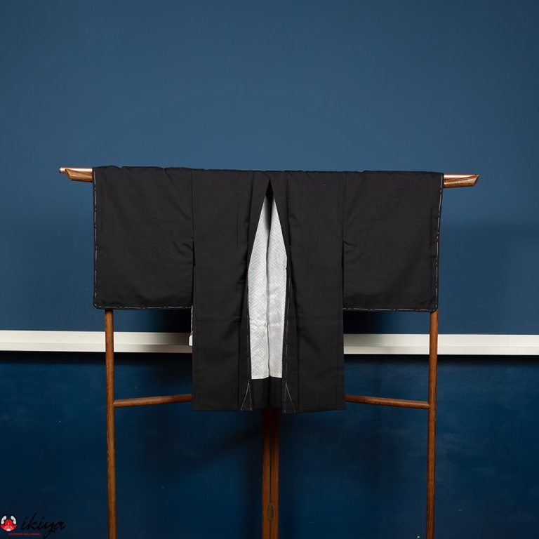 Haori da donna nero formale con motivo "gosho guruma"