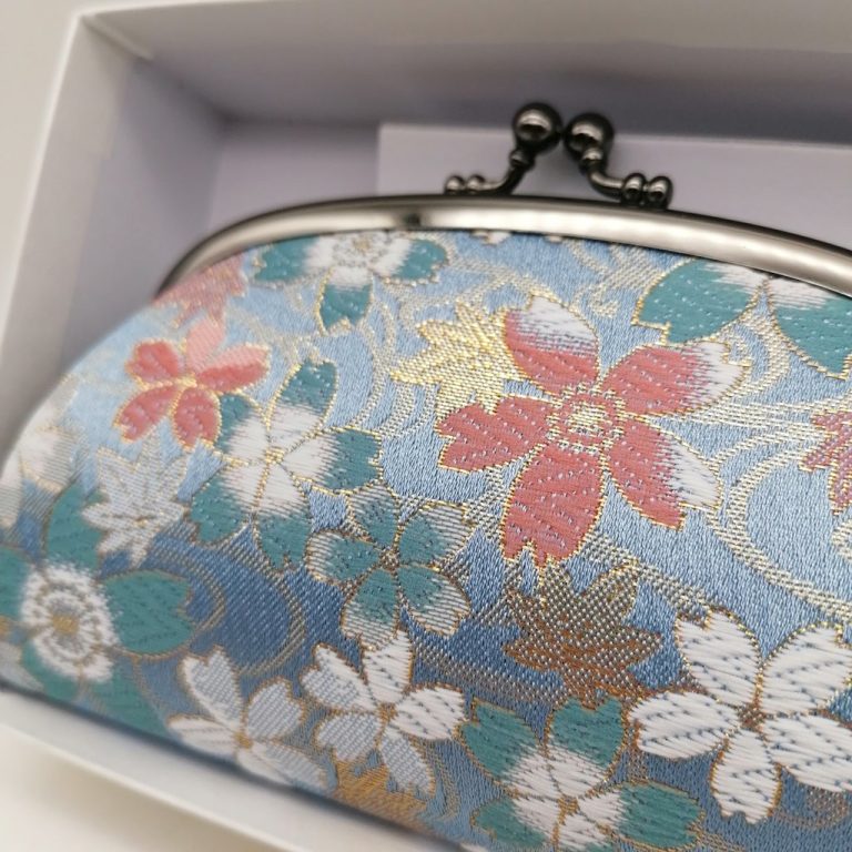 Portamonete artigianale da Kyoto L - Azzurro con sakura