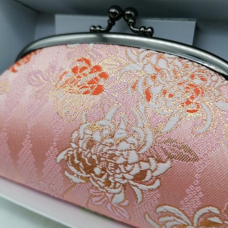 Portamonete artigianale da Kyoto L - Rosa con crisantemi