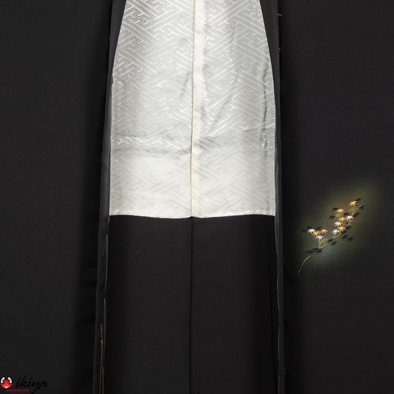 Haori da donna formale in seta nera con tempio e pagoda