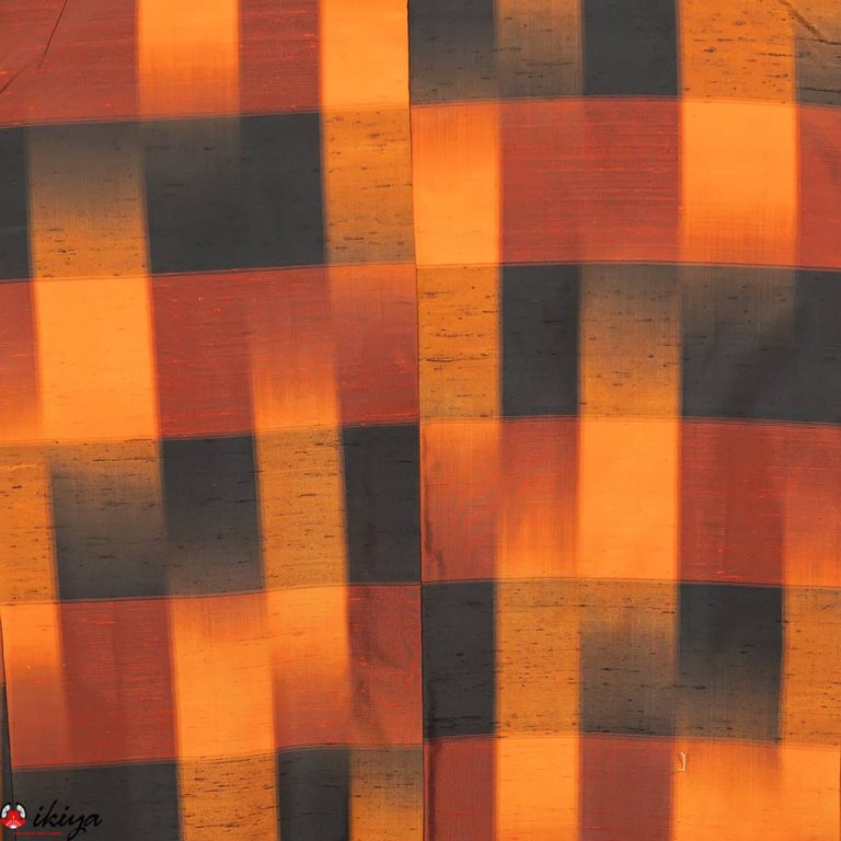 Haori da donna in seta grezza a quadri arancio/nero
