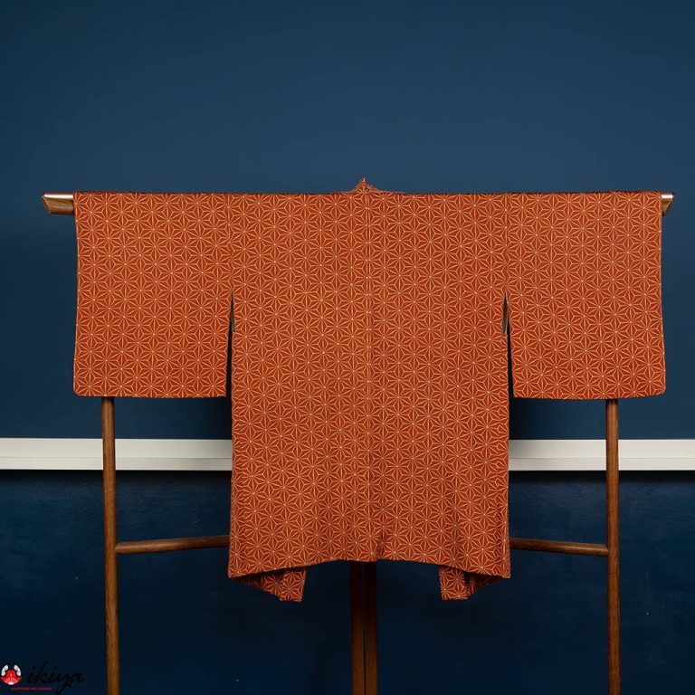 Haori da donna in seta marrone con motivo "asanoha"