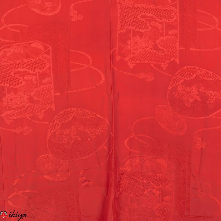 Haori da donna in seta "rinzu" rossa con motivo "kaioke"