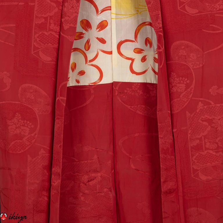 Haori da donna in seta "rinzu" rossa con motivo "kaioke"