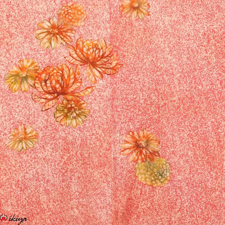 Haori da donna in seta rosa ad effetto marmorizzato con fiori
