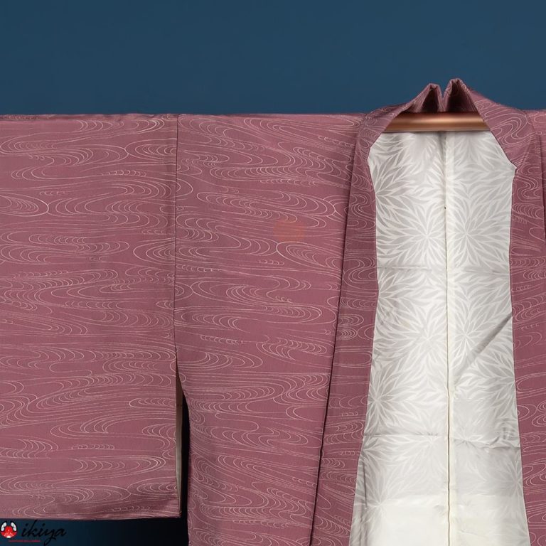 Haori da donna in seta violetta con onde
