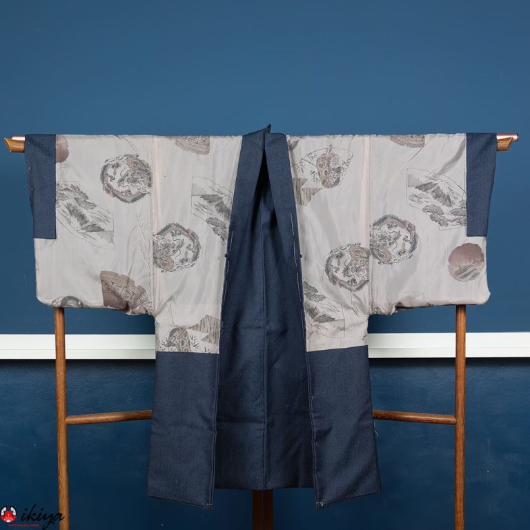 Haori da uomo in seta grezza blu con "tsuba" e ventagli