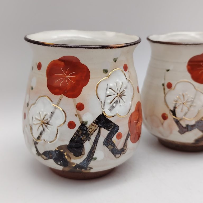 Coppia di tazze in ceramica Kyoyaki - Ume