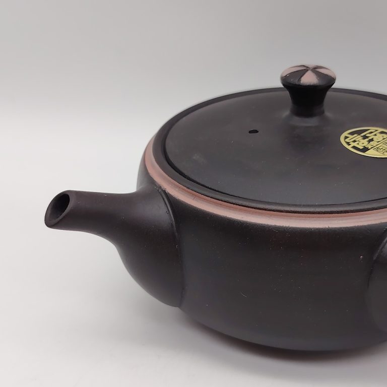 Kyusu in ceramica nera con dettagli rosa - 240ml