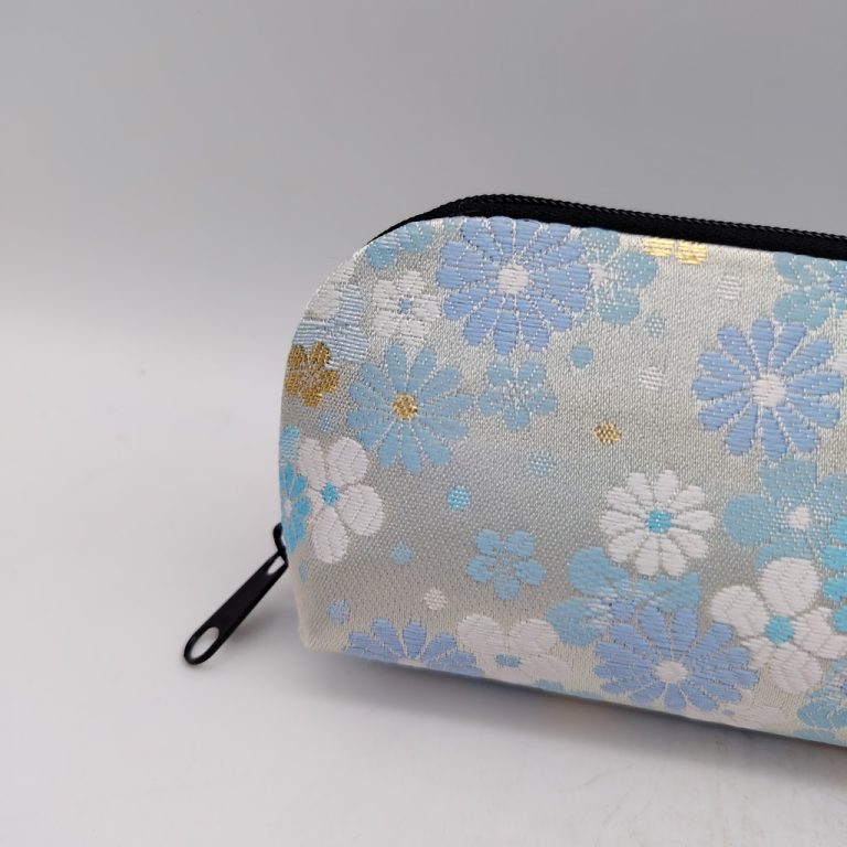 Portaocchiali con zip artigianale da Kyoto - Azzurro con crisantemi