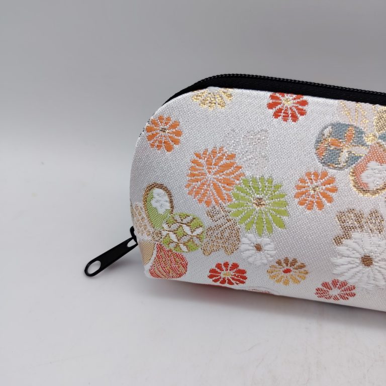 Portaocchiali con zip artigianale da Kyoto - Bianco con fiori colorati