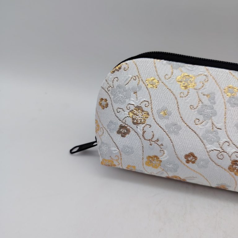 Portaocchiali con zip artigianale da Kyoto - Bianco con fiori di pruno