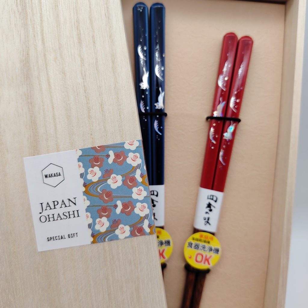 Coppia di bacchette "neko" con poggia-hashi e scatola in legno