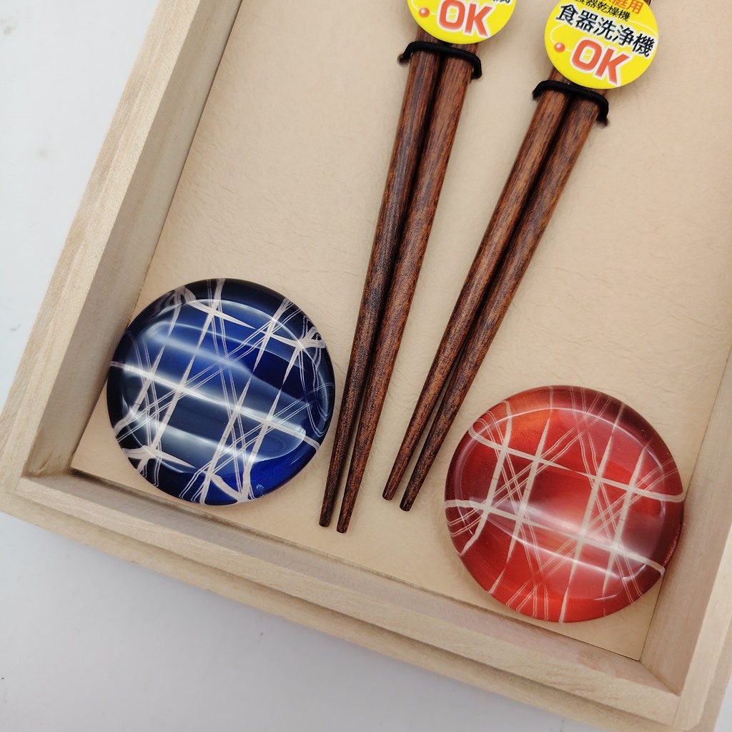 Coppia di bacchette "neko" con poggia-hashi e scatola in legno