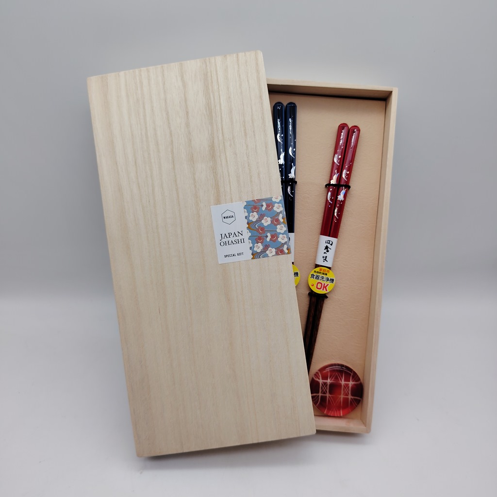 Coppia di bacchette "neko" con poggia-hashi e scatola in legno