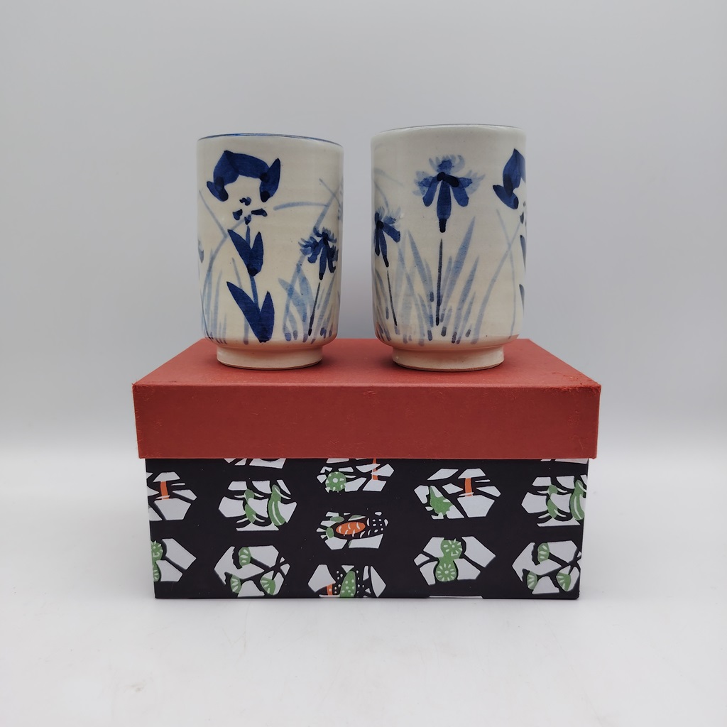 Coppia di tazze in ceramica Kyoyaki - Gosu Akikusa