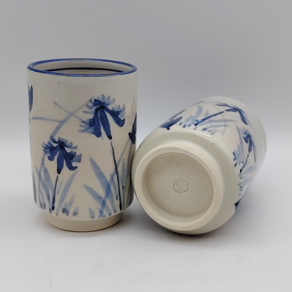 Coppia di tazze in ceramica Kyoyaki - Gosu Akikusa