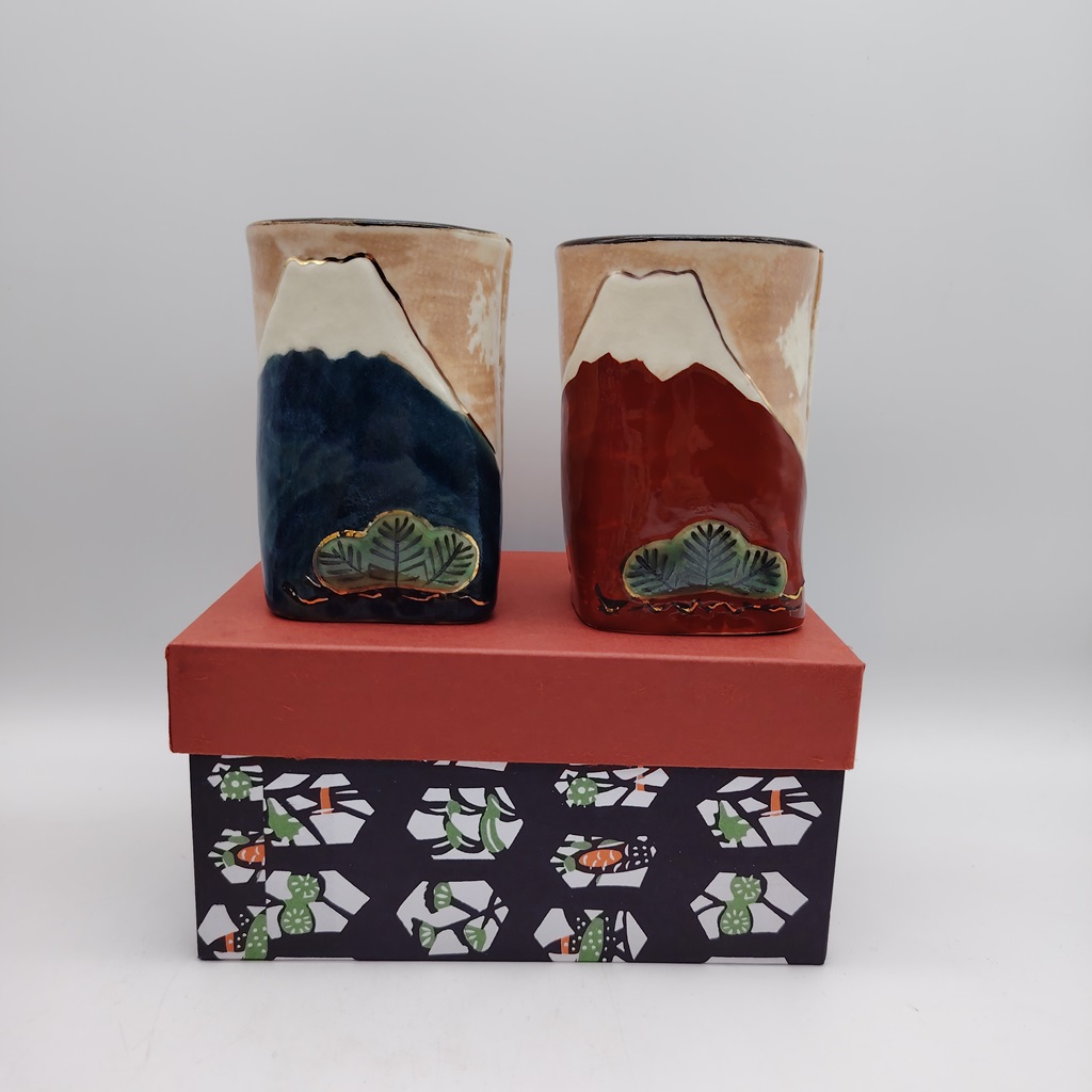 Coppia di tazze in ceramica Kyoyaki - Monte Fuji e pini