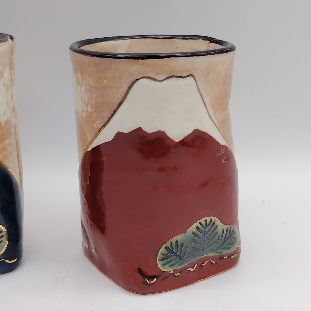 Coppia di tazze in ceramica Kyoyaki - Monte Fuji e pini
