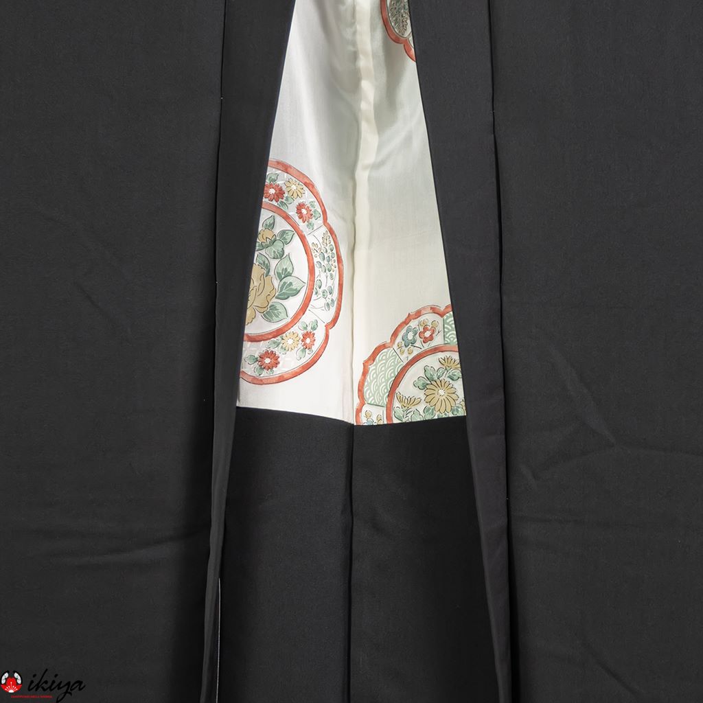 Haori da donna formale in seta nera con "shirito bukuro"