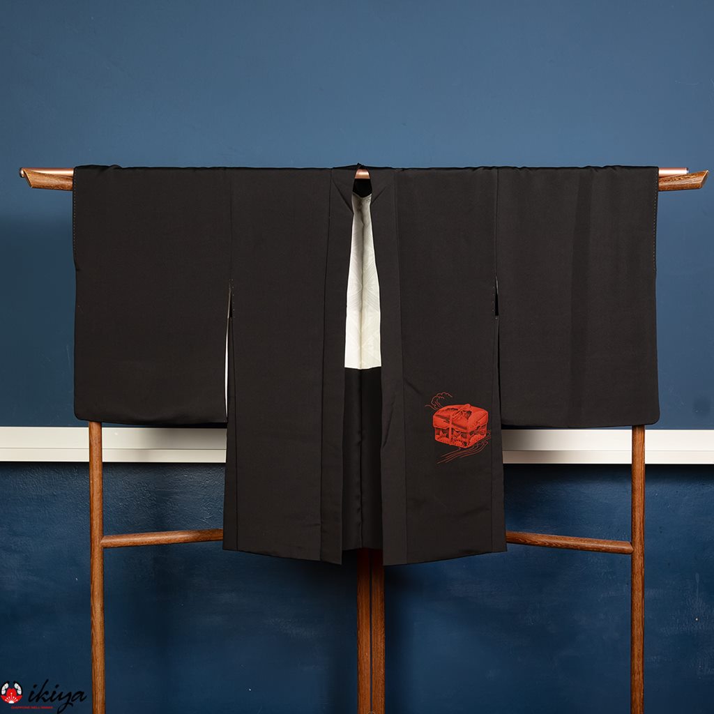 Haori da donna formale in seta nera con "fumibako"