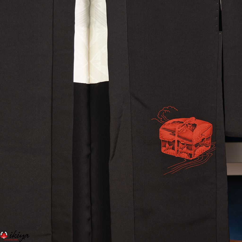 Haori da donna formale in seta nera con "fumibako"