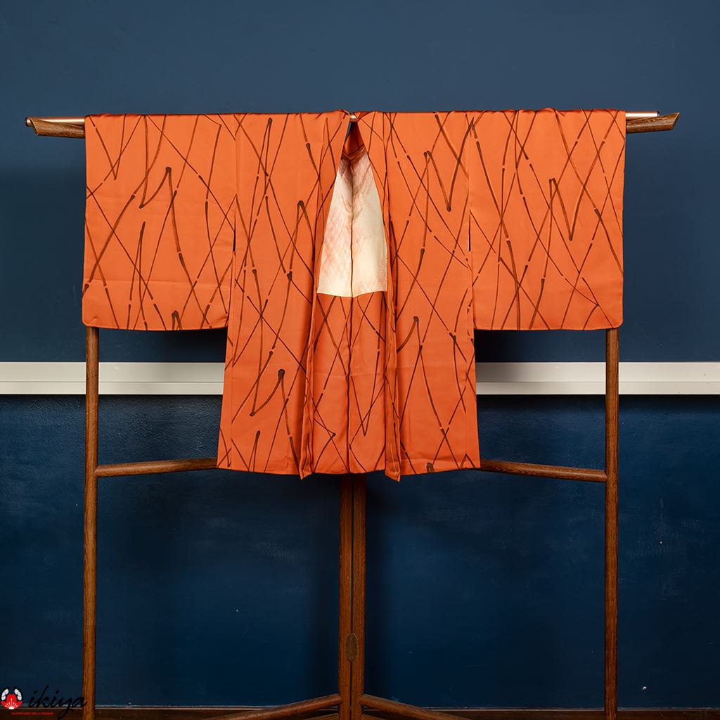 Haori da donna in seta arancione con linee nere
