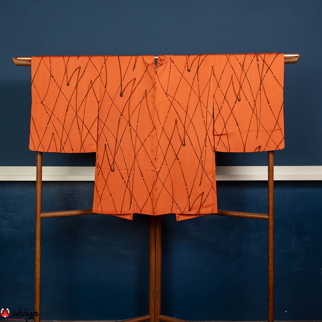 Haori da donna in seta arancione con linee nere