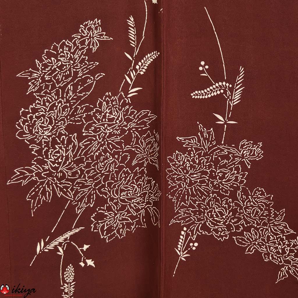 Haori da donna in seta "chirimen" rossa con rose selvatiche