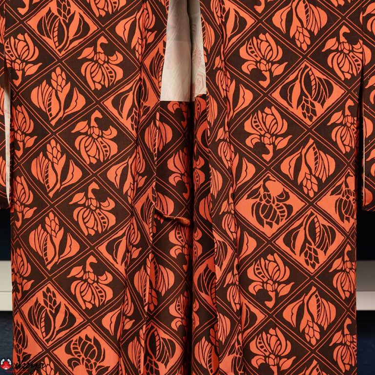 Haori da donna in seta marrone e arancio con fantasia floreale