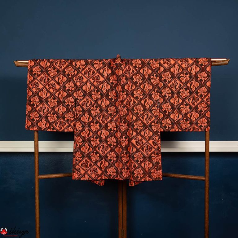 Haori da donna in seta marrone e arancio con fantasia floreale