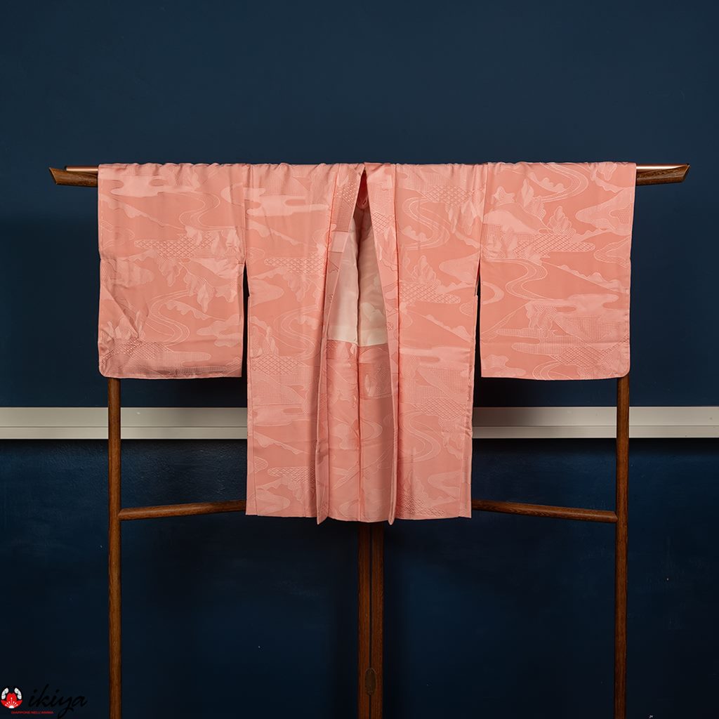 Haori da donna in seta "rinzu" rosa con motivo stilizzato