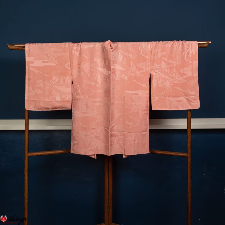 Haori da donna in seta "rinzu" rosa con motivo stilizzato