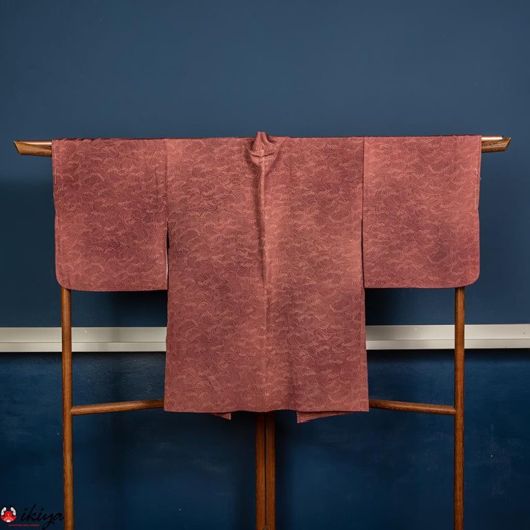 Haori da donna in seta "rinzu" rosa scuro ad effetto sfumato