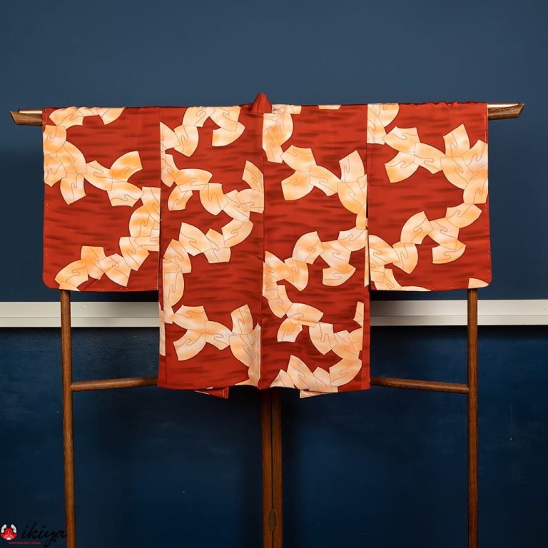 Haori da donna in seta rossa con ventagli stilizzati