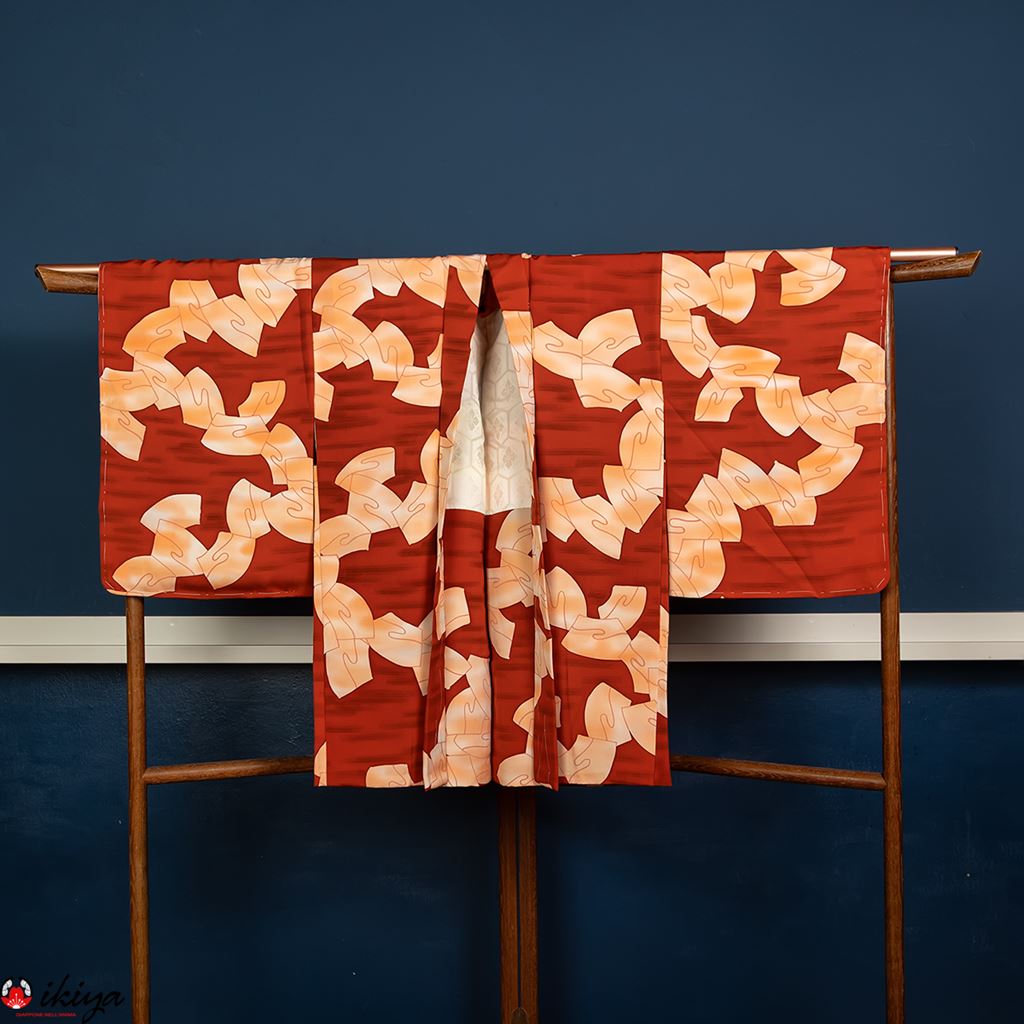 Haori da donna in seta rossa con ventagli stilizzati