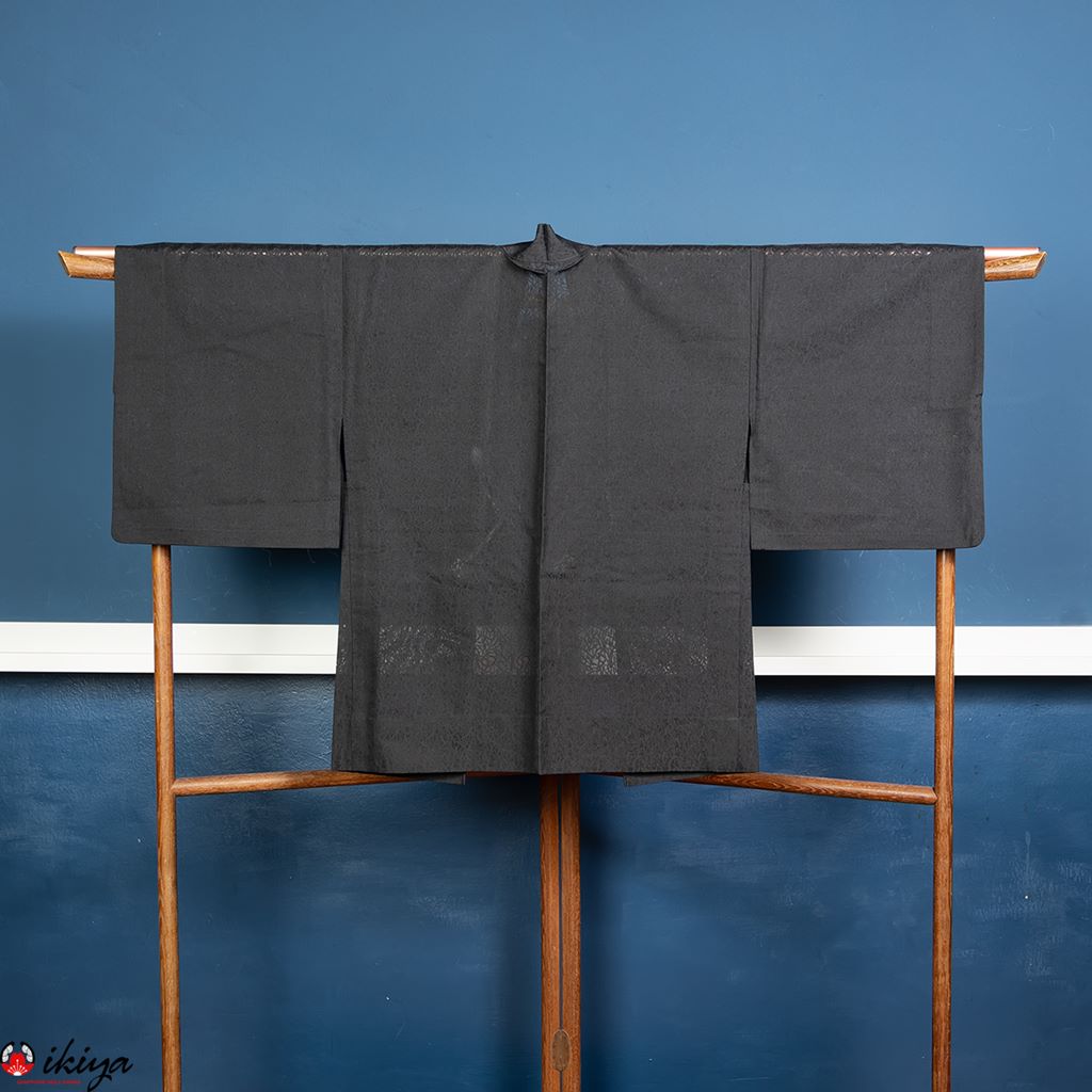 Haori da donna in seta "sha" nera decorata