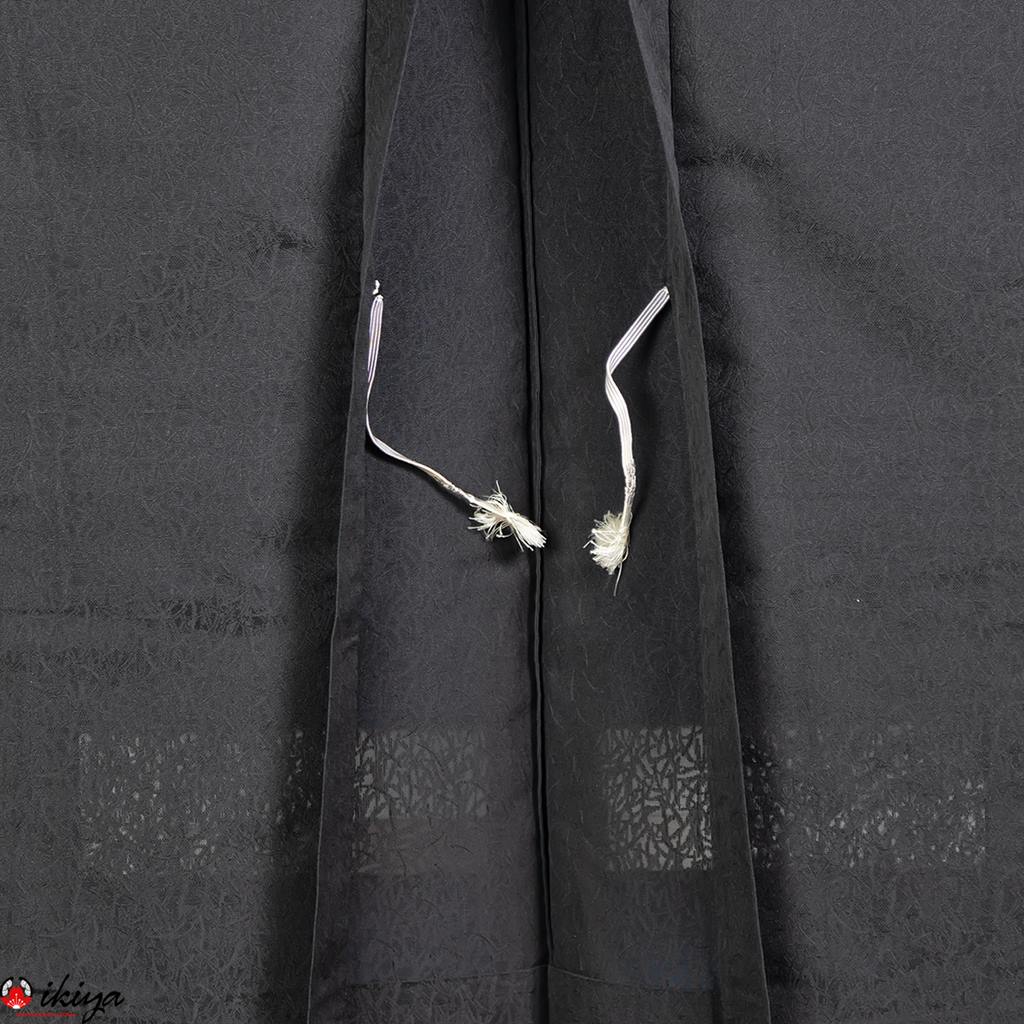 Haori da donna in seta "sha" nera decorata