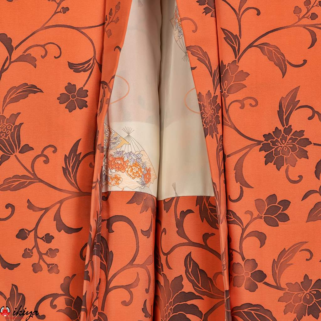 Haori da donna in seta color salmone con arabeschi floreali