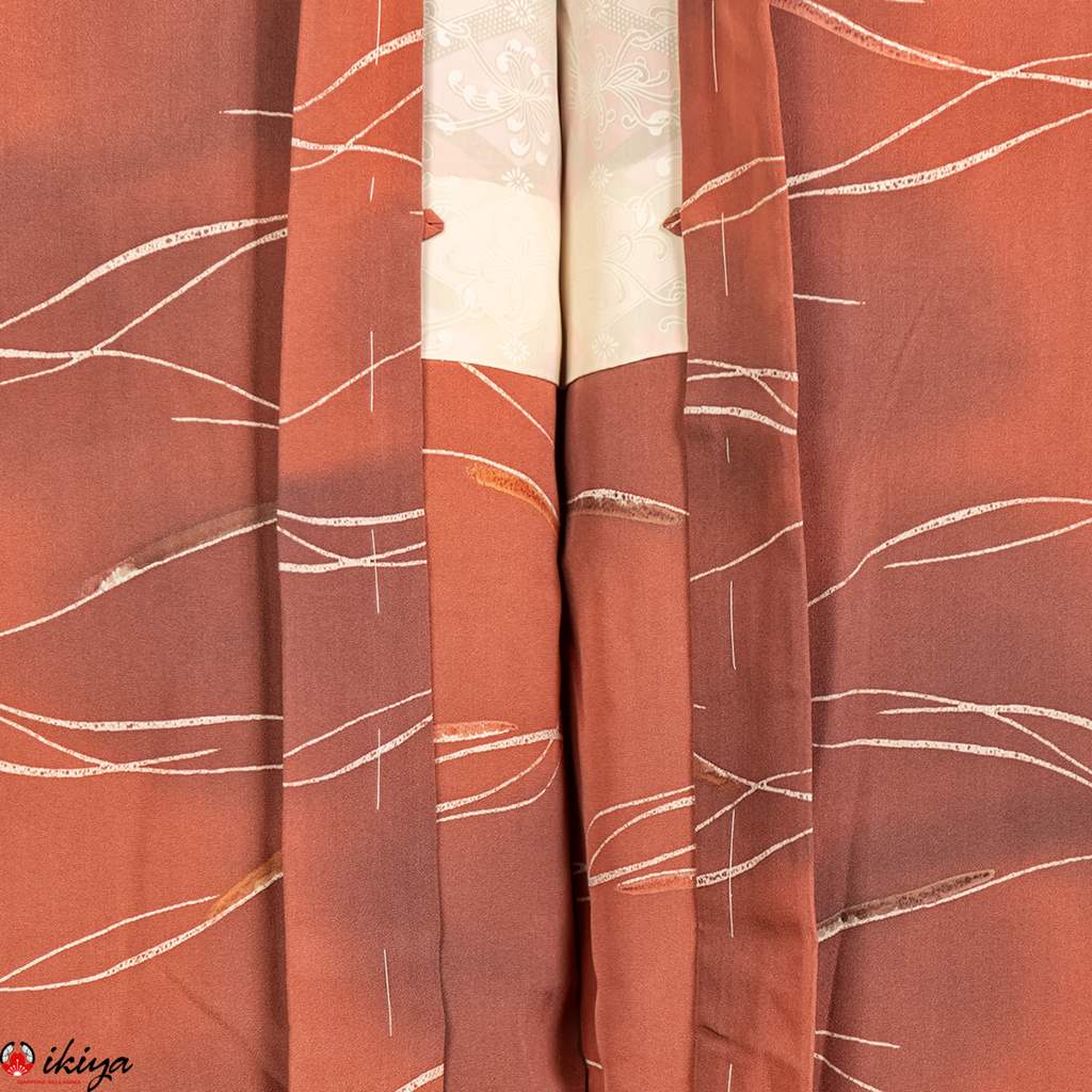 Haori da donna in seta rosa scuro con onde bianche